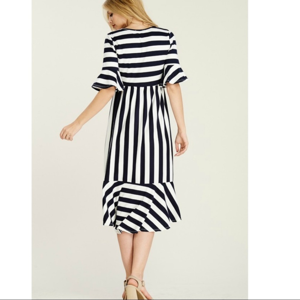 Black and White Mid Dress - Picture 3 of 5